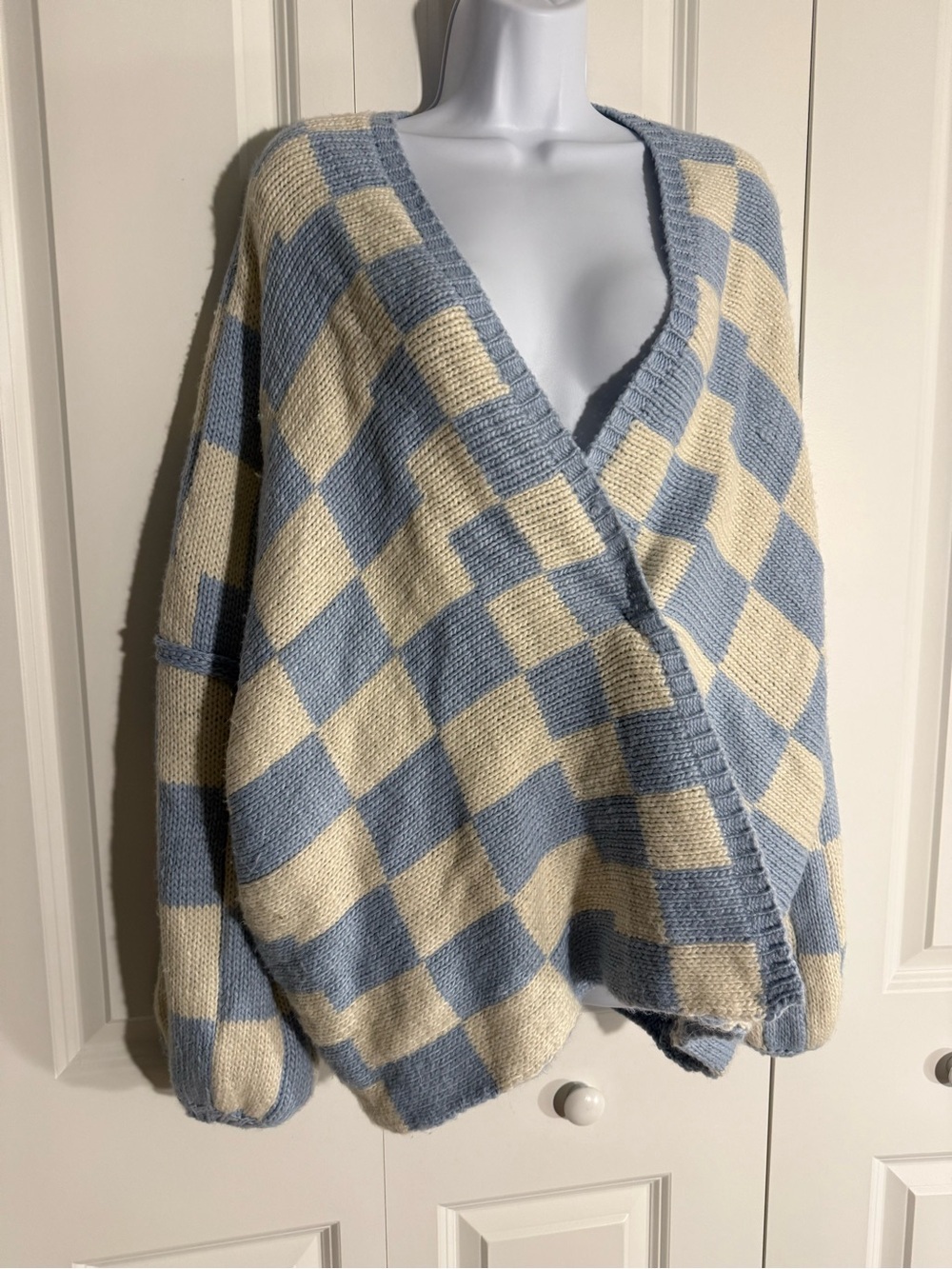 Light Blue & Cream Check Knit Open-Front Cardigan - Picture 4 of 9